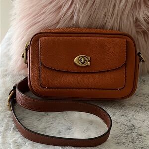 Elegant Coach  Orange Leather Crossbody Bag